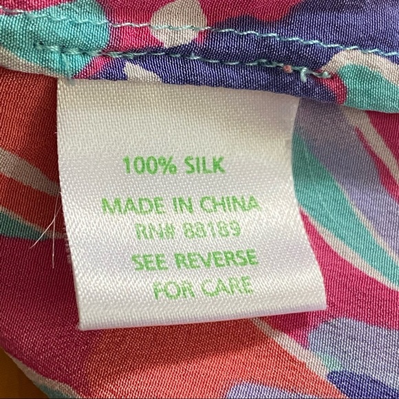 Lilly Pulitzer 100% Silk Floral Long Roll Sleeve Tabs Popover Henley Blouse 4599 - Picture 9 of 9